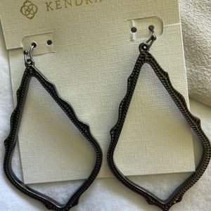 Kendra Scott earnings